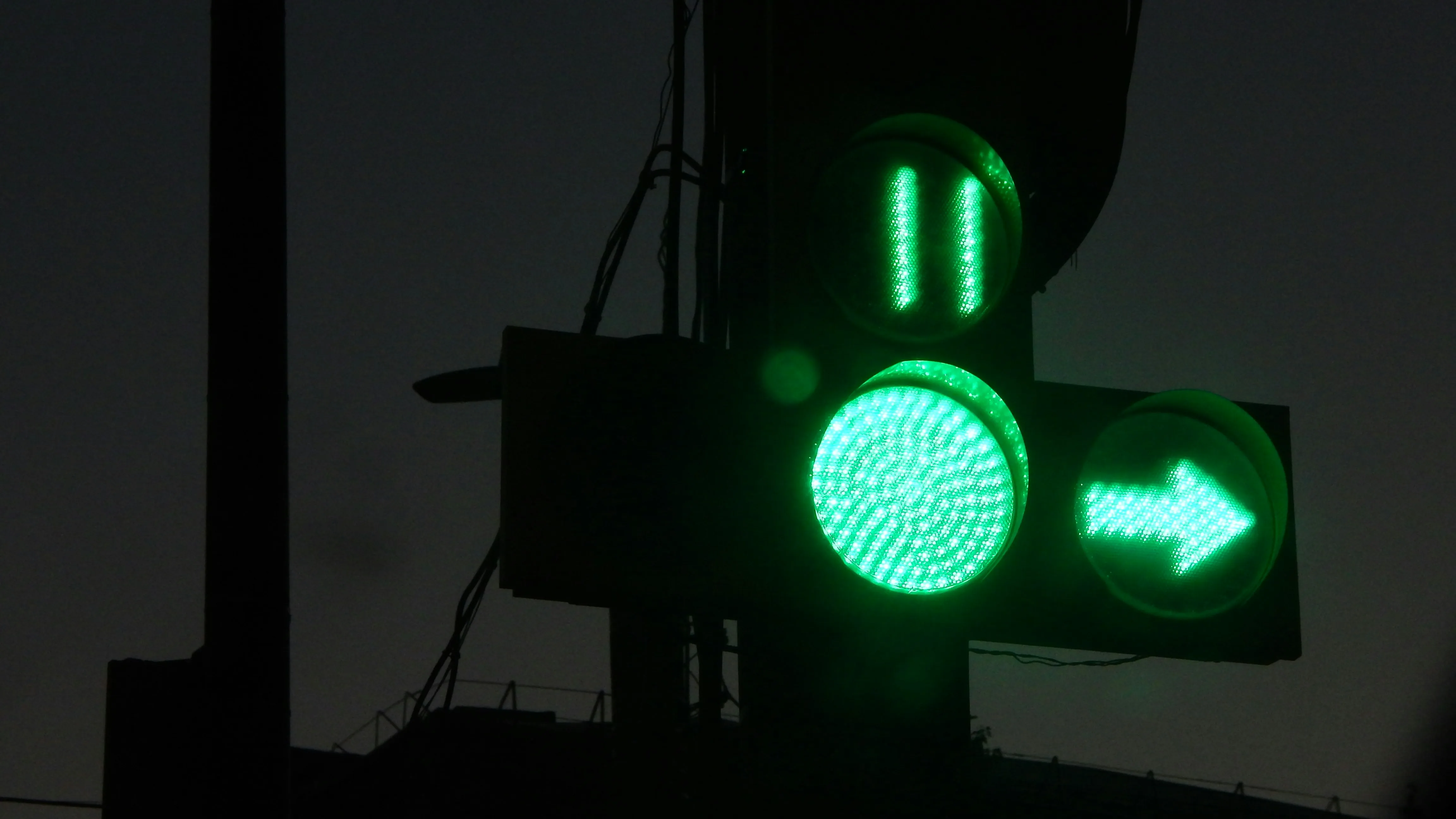 Green traffic signal with arrow